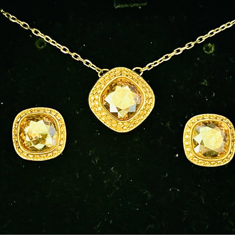 NWT Swarovski Gold Tone Crystal Necklace & Earrings Set - Picture 2 of 11